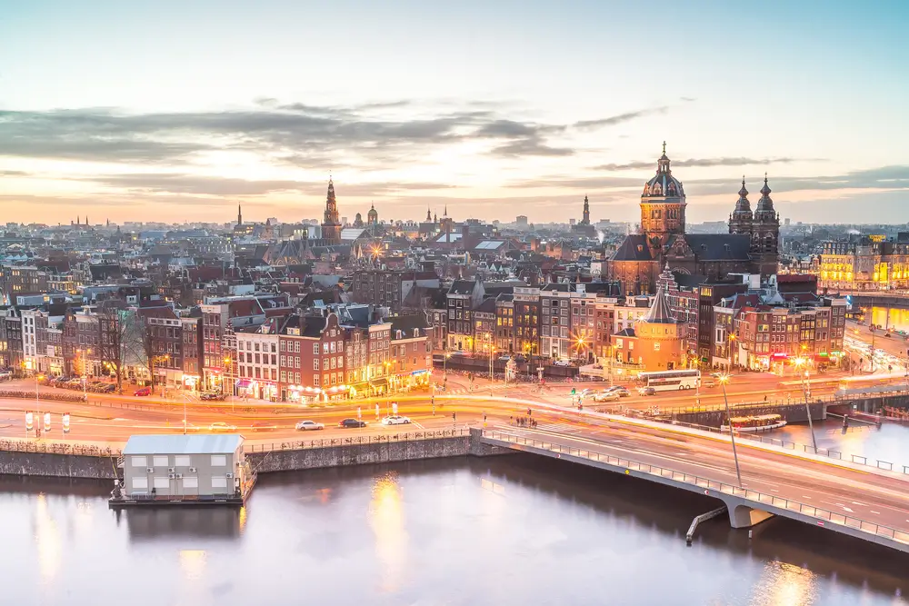 Hotels in Amsterdam are waiting for you to discover the city's beauty! Find the best deals here!