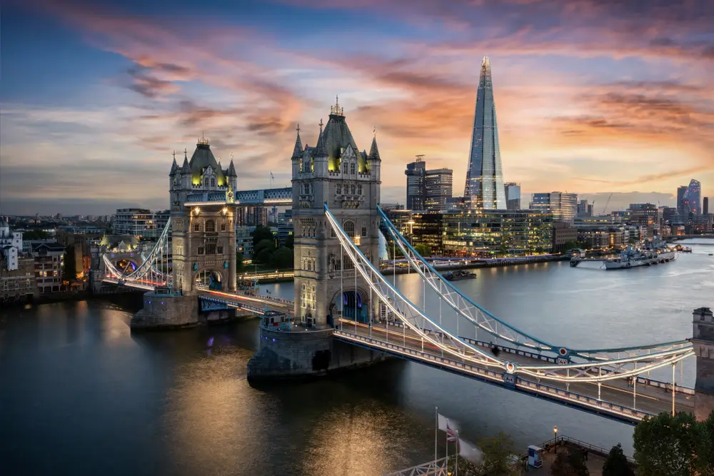 Hotels in London are waiting for you to discover the city's beauty! Find the best deals here!