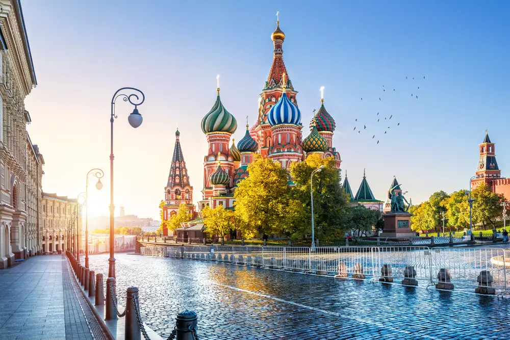 Hotels in Moscow are waiting for you to discover the city's beauty! Find the best hotel deals.