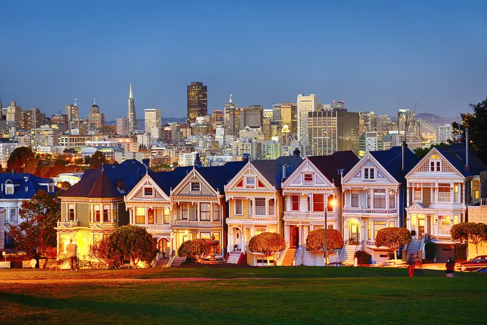 Hotels in San Francisco are waiting for you to discover the city's beauty! Find the best hotel deals.