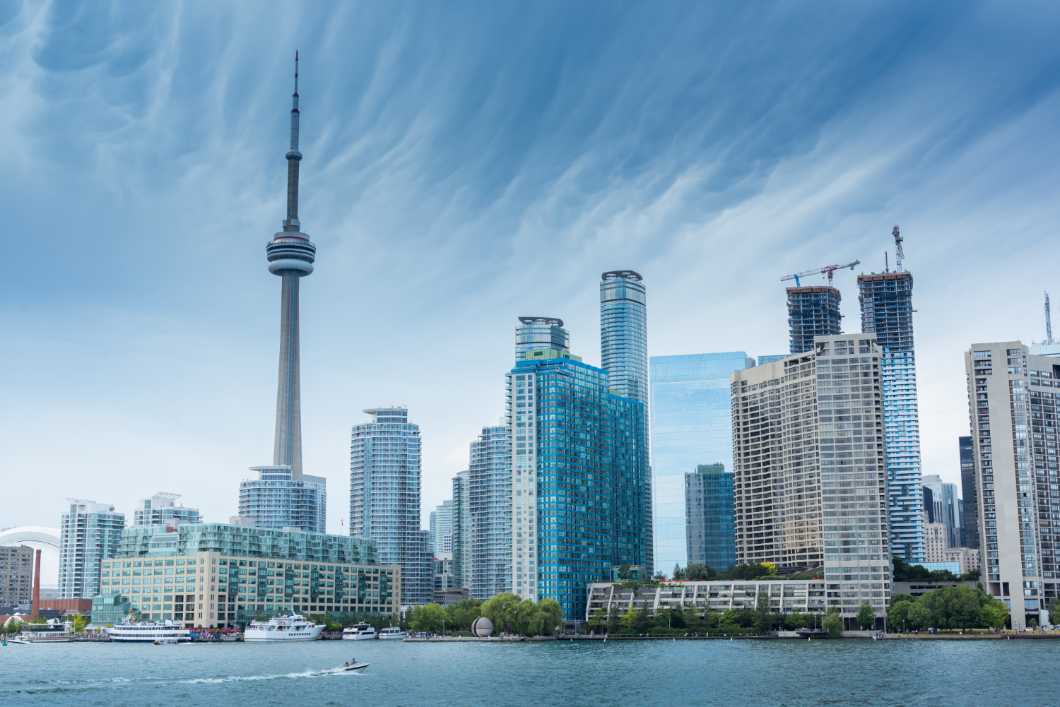 Hotels in Toronto are waiting for you to discover the city's beauty! Find the best hotel deals.