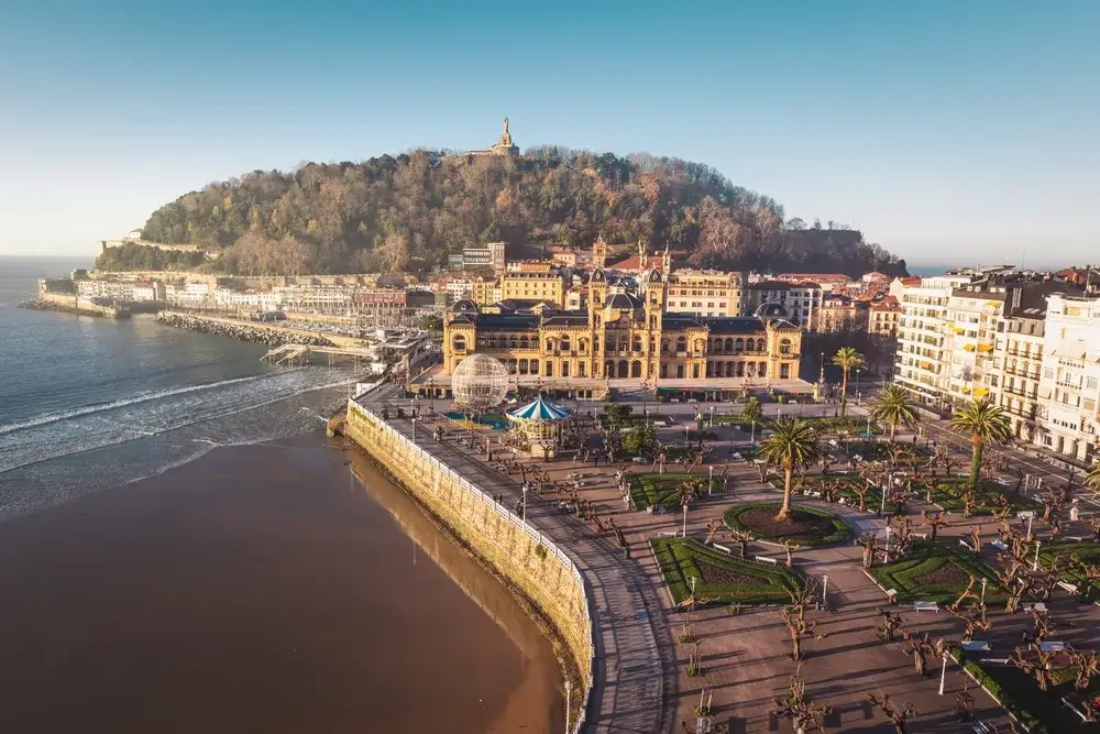 Hotels in San Sebastian are waiting for you to discover the city's beauty! Find the best hotel deals.