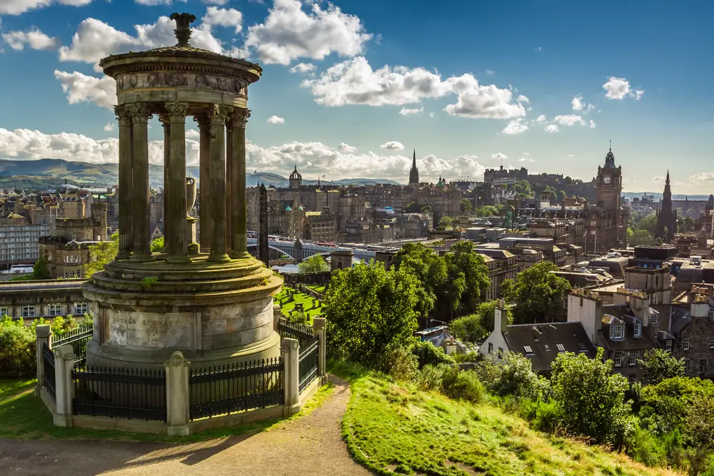 Edinburgh flights - Book your flights to Edinburgh now!