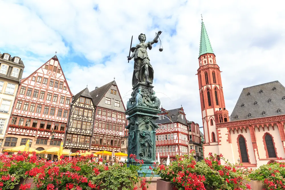 Frankfurt flights - Book your flights to Frankfurt now!