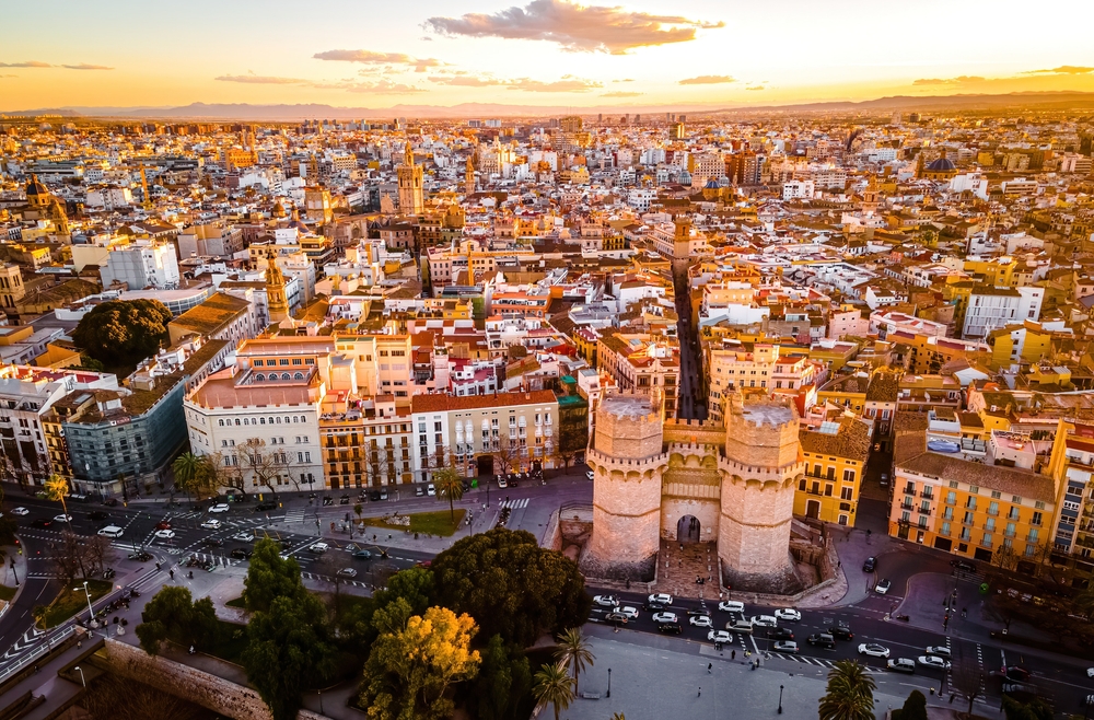 Hotels in Valencia are waiting for you to discover the city's beauty! Find the best hotel deals.