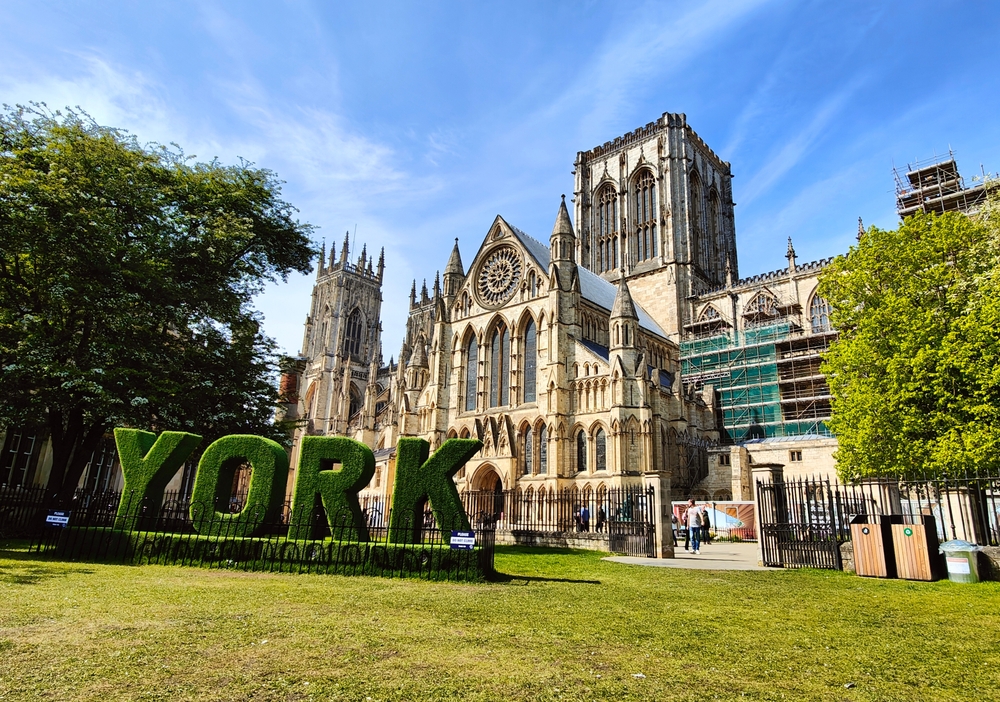 York flights - Book your flights to York now!