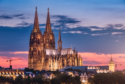 Hotels in Cologne are waiting for you to discover the city's beauty! Find the best hotel deals.